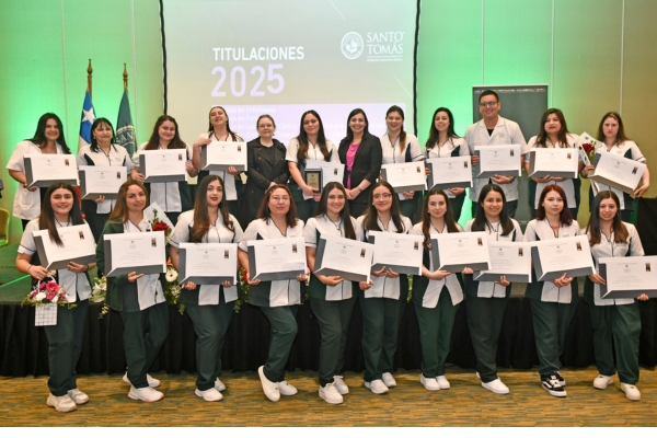 Santo Tomás Valdivia tituló a nuevos profesionales y técnicos
