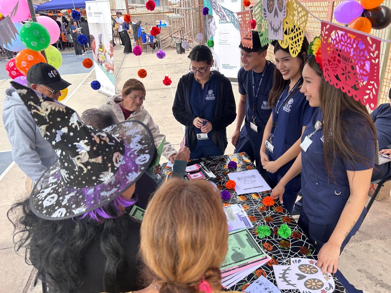 Estudiantes de Enfermería UST celebraron un “Halloween Saludable” junto a adultos mayores