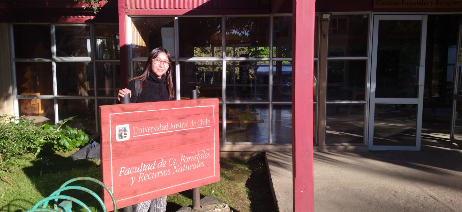 Estudiante de Agronomía UST, sede Santiago aplica técnicas forestales para estudiar el crecimiento de frutales en Chile