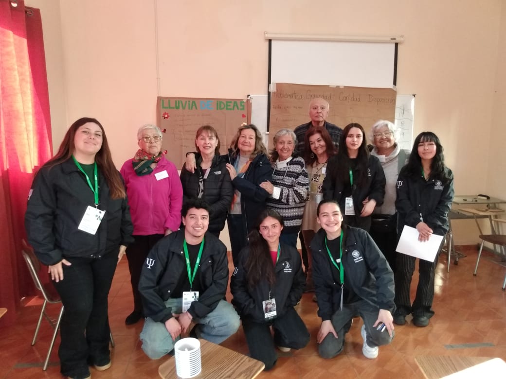 Estudiantes de Psicología de UST La Serena fortalecen el bienestar mental de personas mayores y mujeres del sector La Pampa