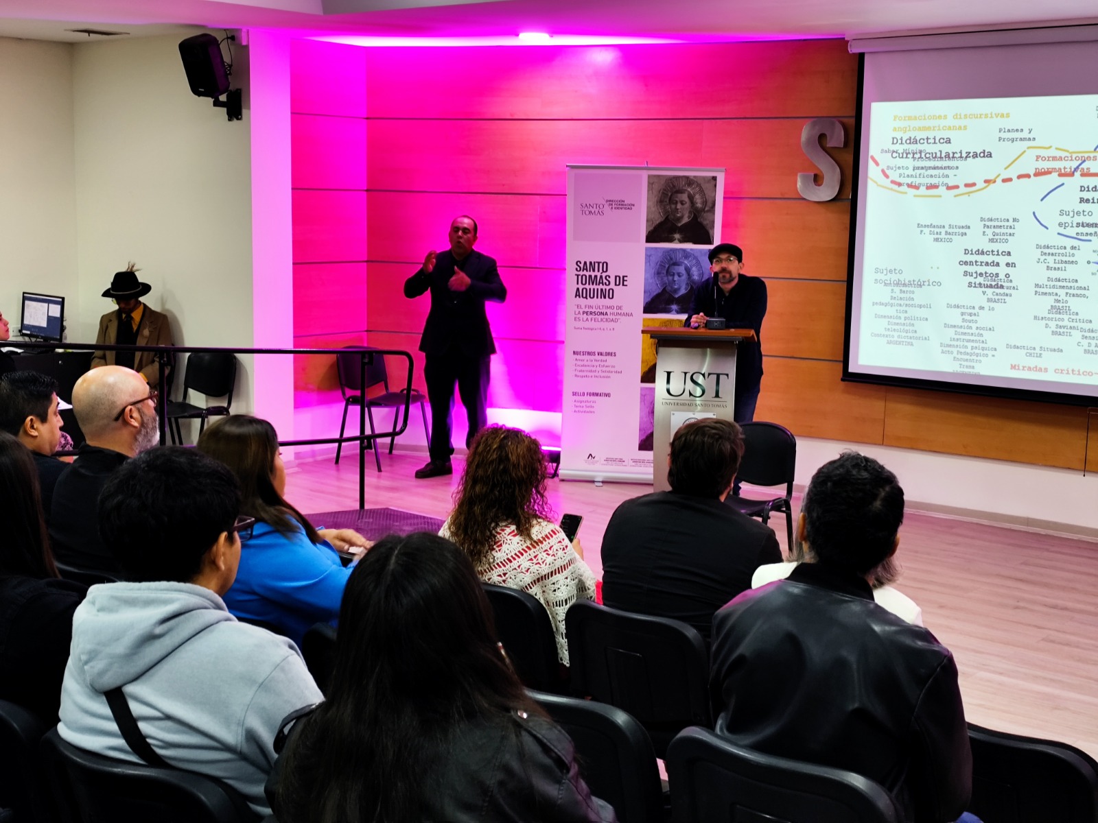 Seminario “Gabriela Mistral, la voz que abraza desde el respeto y la inclusión” reunió a estudiantes y comunidad lectora en ST La Serena