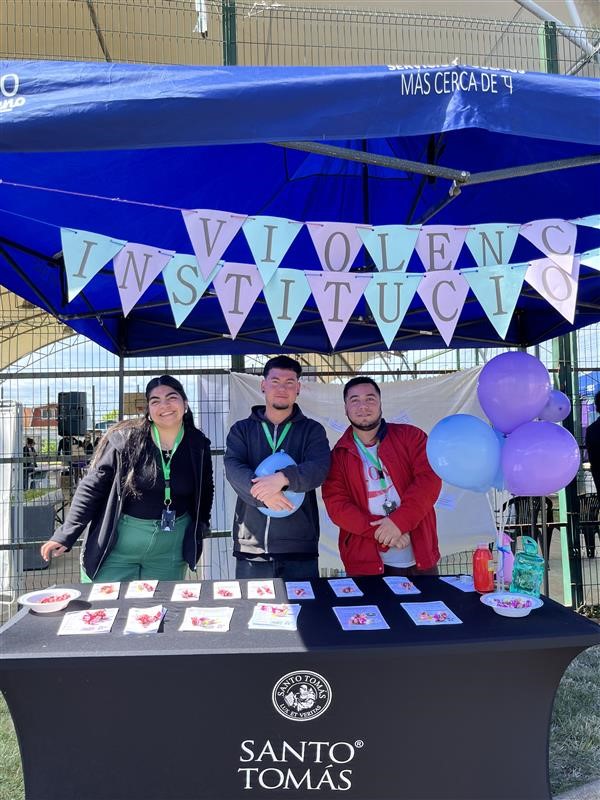 UST presente en territorio: estudiantes lideran stands sobre violencias de género