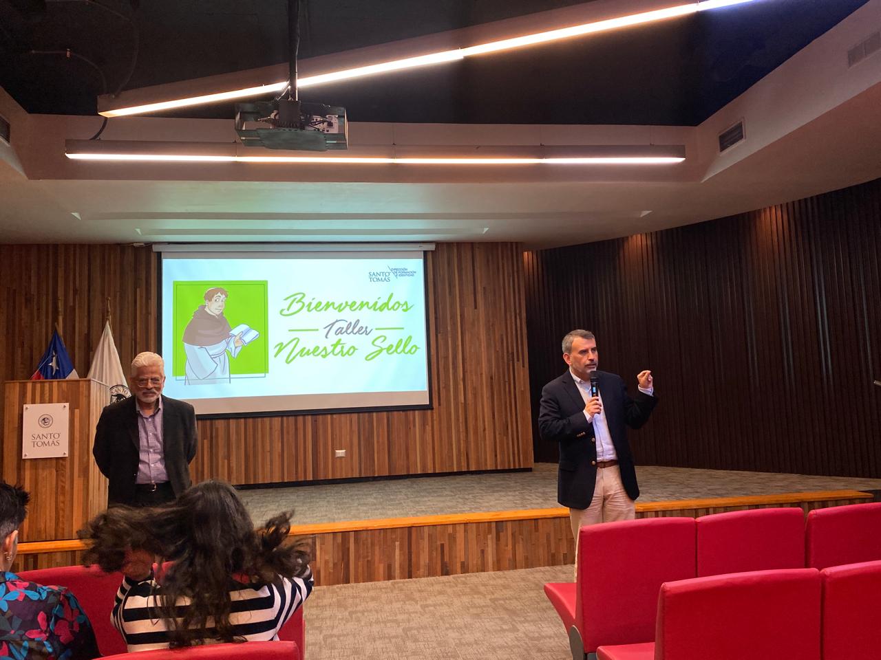 Docentes de Santo Tomás Santiago Centro reflexionaron sobre los valores tomasinos en el Taller Nuestro Sello
