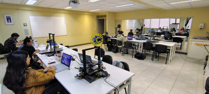 Estudiantes del CFT -IP Santo Tomás Arica se certificaron en Taller de Impresión 3D