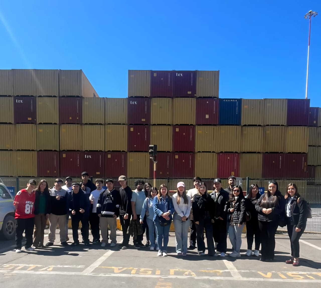 Estudiantes de Administración y Logística del CFT Santo Tomás realizan visita formativa al Puerto de San Vicente