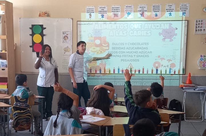 Estudiantes de Técnico en Odontología mención Higienista Dental de Santo Tomás Concepción enseñaron sobre salud bucal a niños y niñas de 1° a 4° básico
