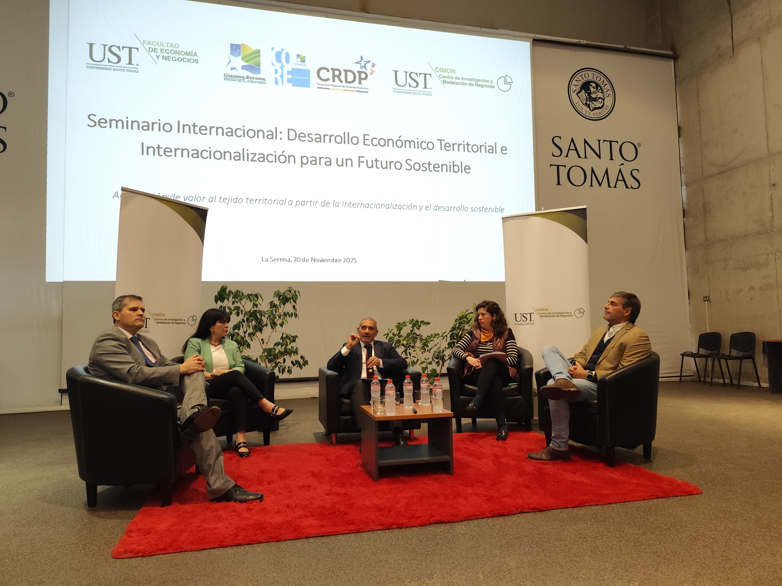 Seminario Internacional destacó el desarrollo económico territorial y la internacionalización como claves para un futuro sostenible