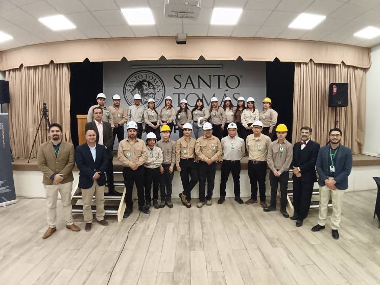 20 estudiantes de Técnico en Minería y Metalurgia de Santo Tomás Copiapó recibieron su investidura