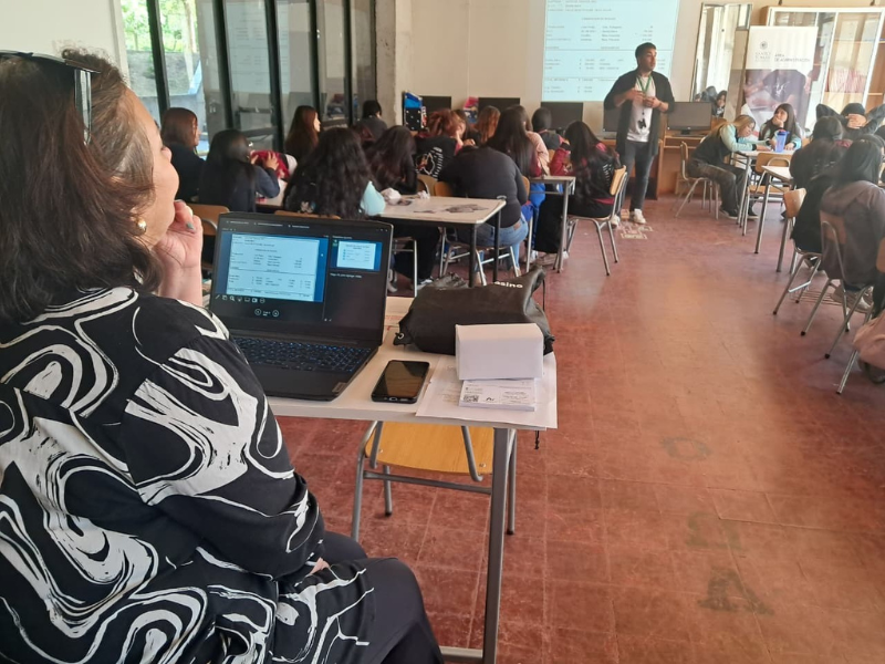 Área de Administración apoyó a estudiantes en preparación laboral con taller de liquidaciones de sueldo