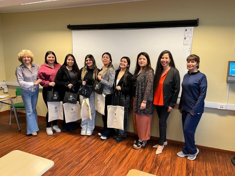 Estudiantes de Enfermería UST Arica destacan en Encuentro Internacional de Investigación en Tacna