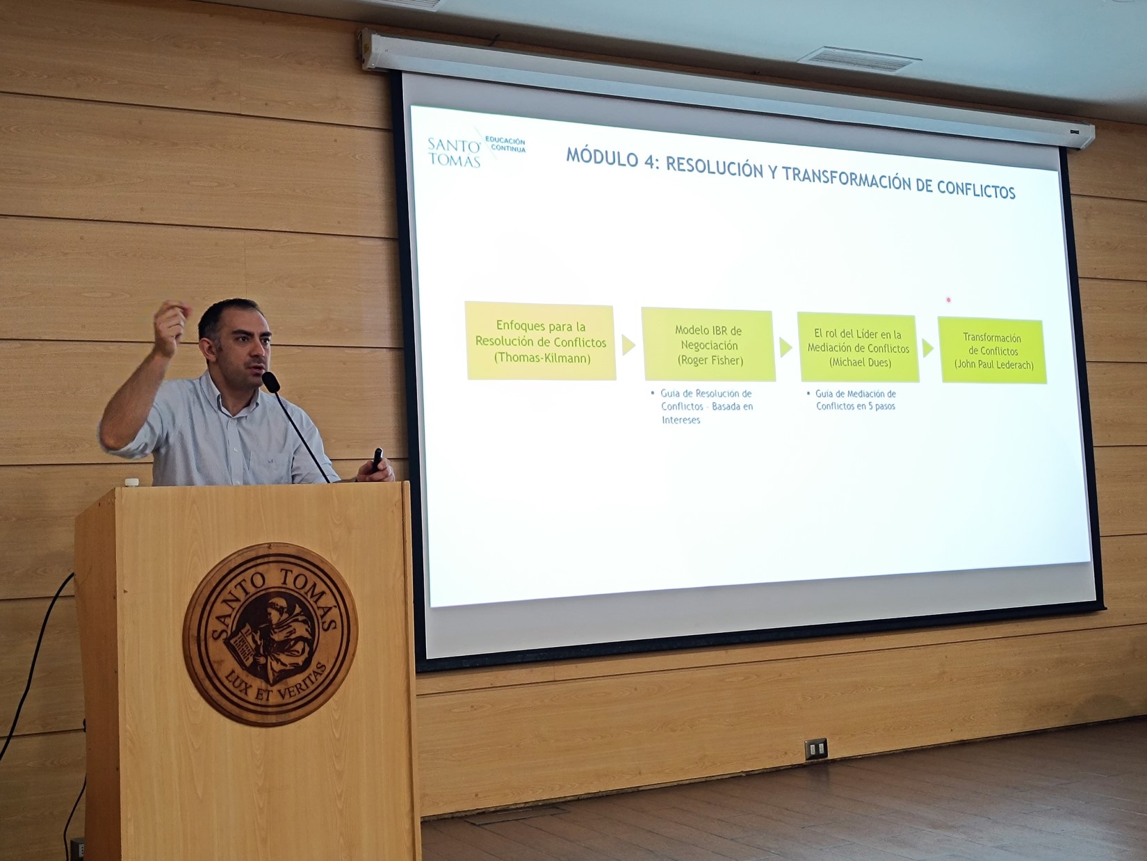 Santo Tomás Viña del Mar y SSVQ realizaron capacitación para jefaturas de hospitales comunitarios de la red