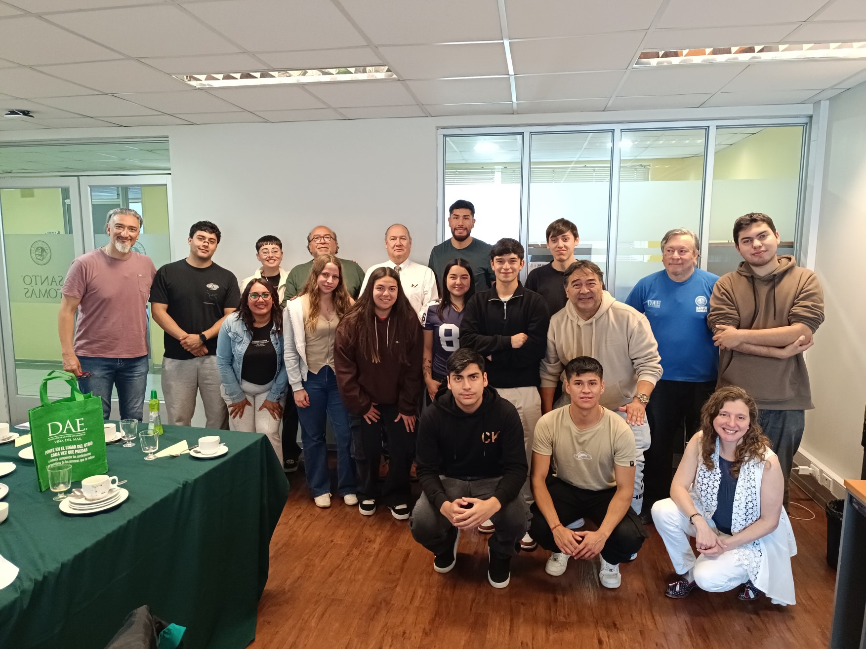 DAE Santo Tomás Viña del Mar celebra a sus deportistas y cierra sus actividades con una fiesta de espuma