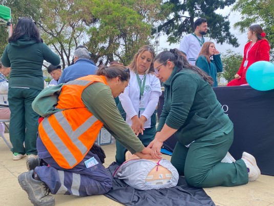 SANTO TOMÁS VIÑA DEL MAR CELEBRA EL DÍA DEL TENS CON JORNADA EDUCATIVA ABIERTA EN PLAZA VIEJA DE QUILPUÉ