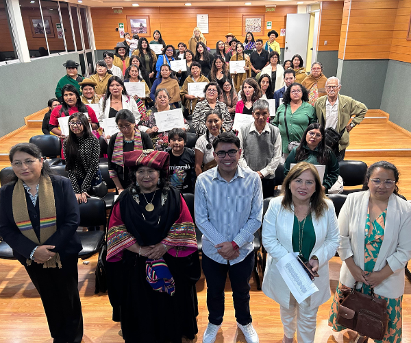Santo Tomás Educación Continua certifica a 40 participantes del Diplomado en Lengua Aymara y Didáctica Intercultural