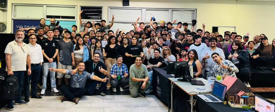 XII Feria Tecnológica del Área de Informática reunió innovación, creatividad y talento tomasino en la Sede Santiago Centro